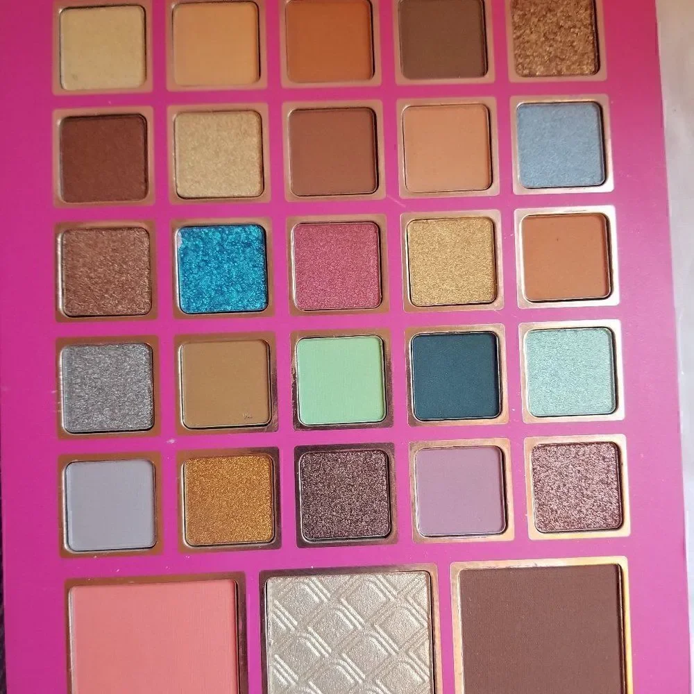 Bella Pierre Cosmetics - 90s Glam Eye and Face Book
